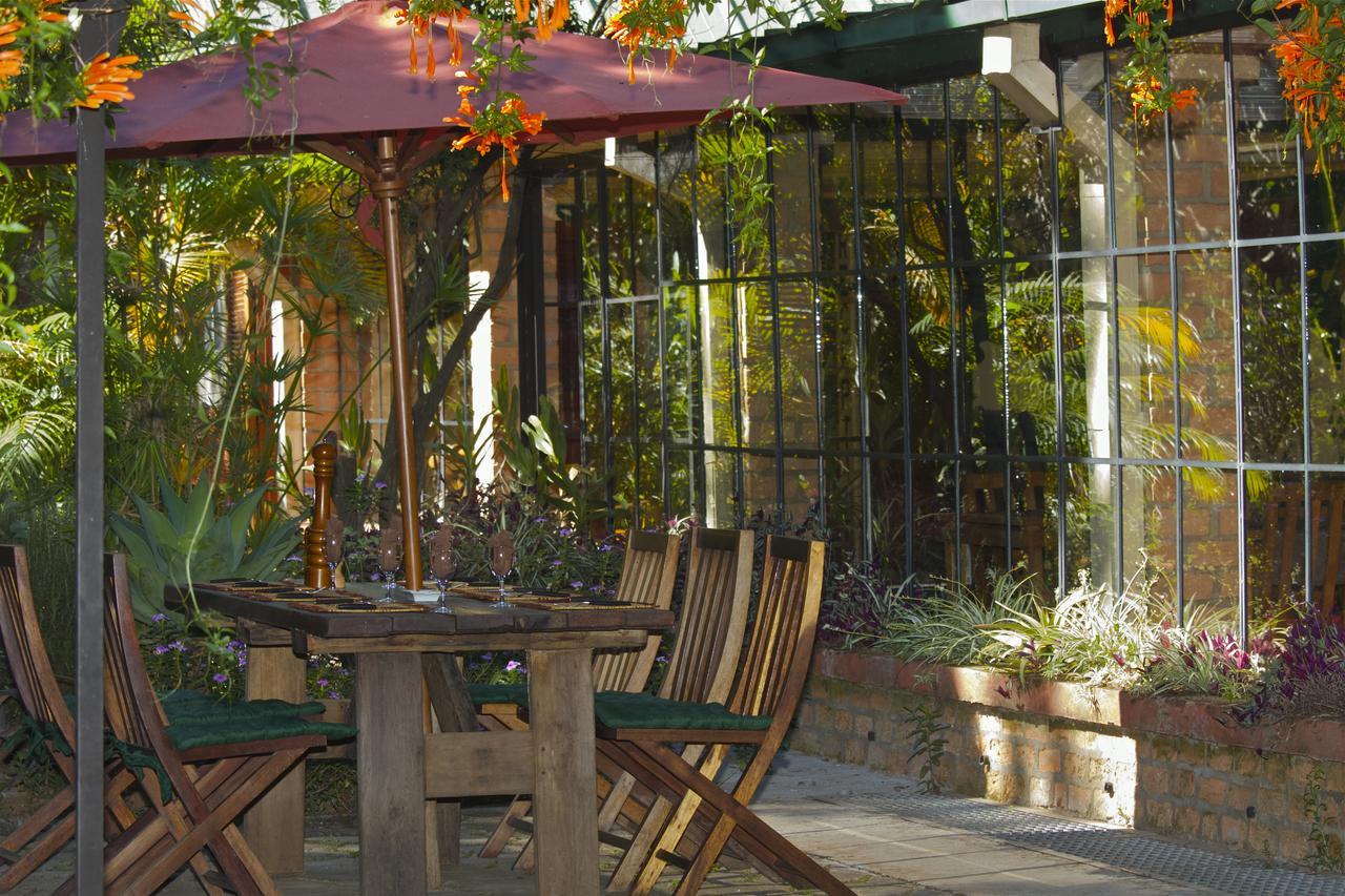 Hotel Lodge Au Bois Vert Antananarivo International Airport Ивато Экстерьер фото